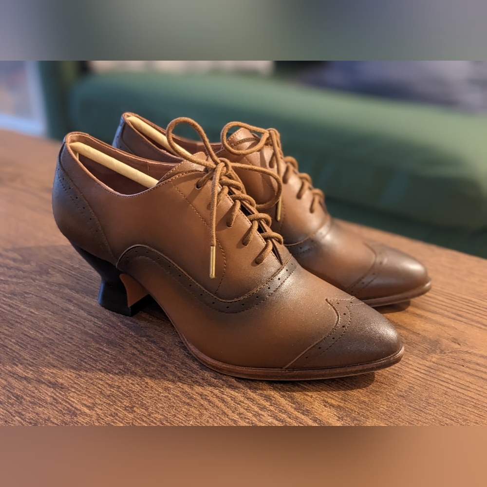 American Duchess Londoner Edwardian Oxfords in Tan